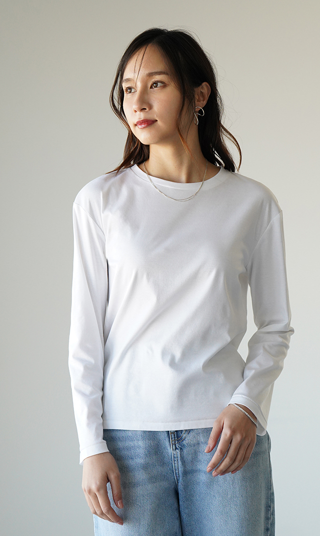 上質な風合いと快適さで、毎日に自然と溶け込む、大人の女性に