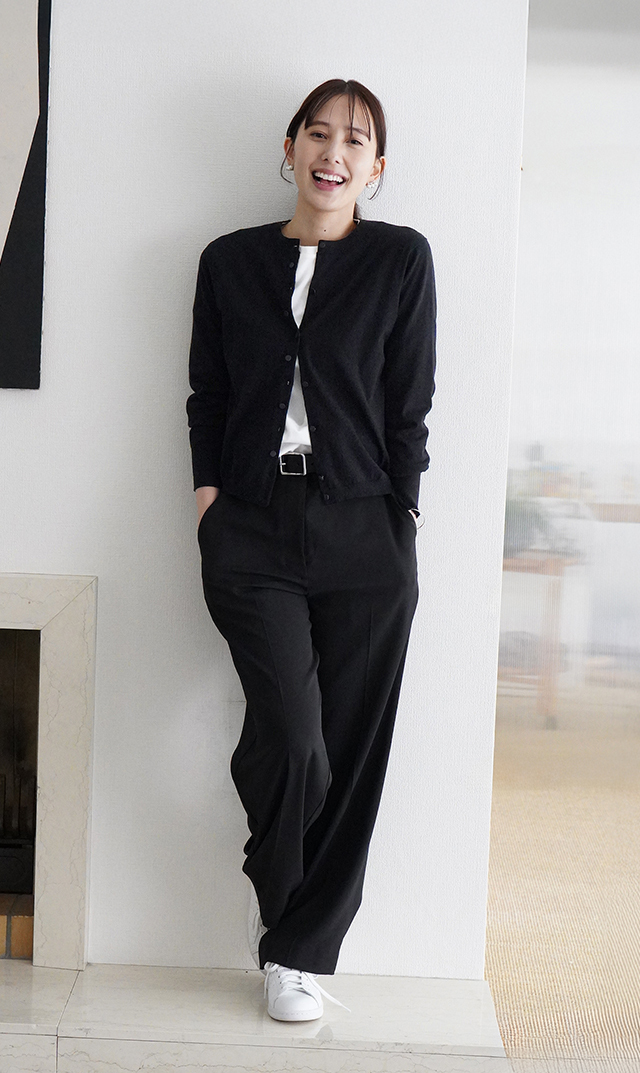 VIRINA ブラックパンツ Mサイズ vm21ss03PT10 太すぎず細すぎず、絶妙なサイズ感と程よいストレートシルエットに