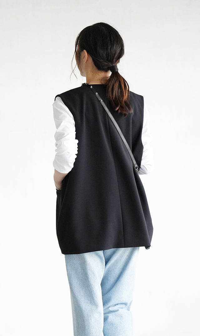 多機能素材コクーンジレ黒