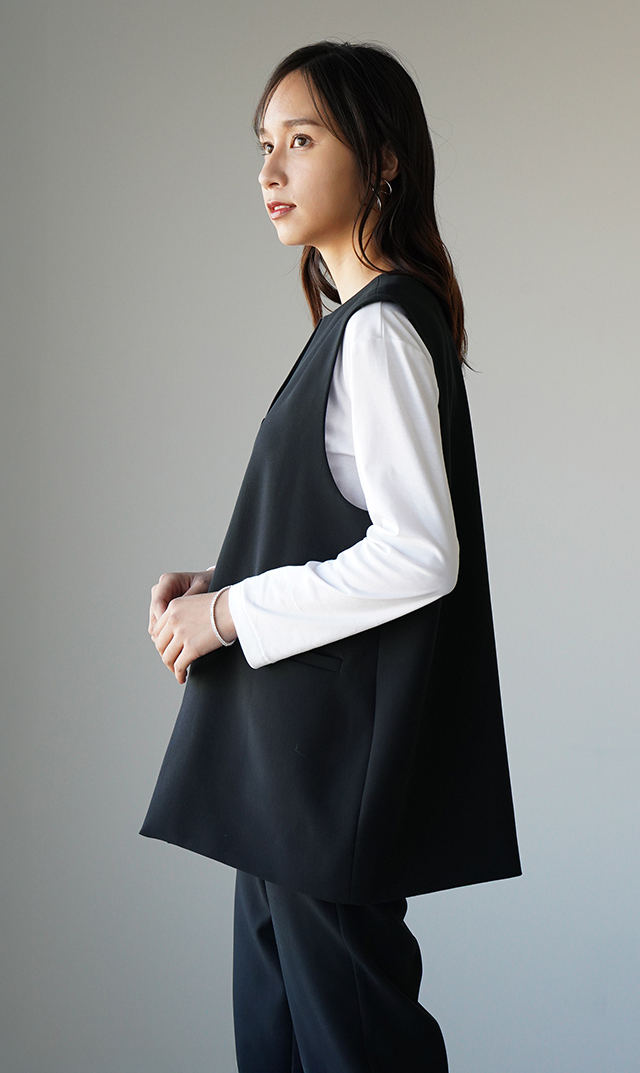 多機能素材コクーンジレ黒