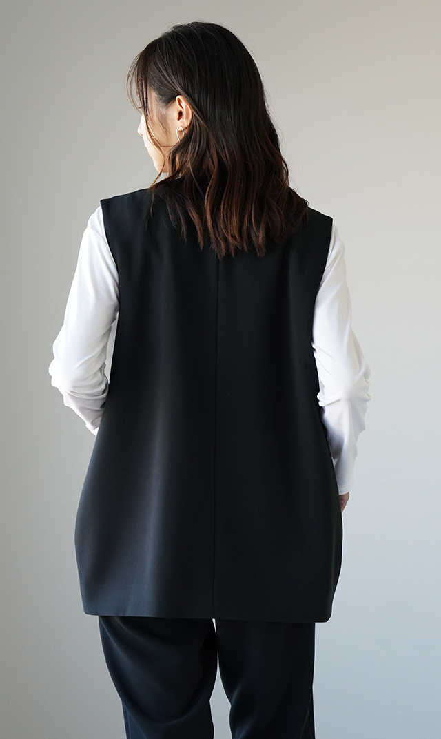 多機能素材コクーンジレ黒