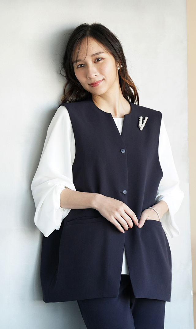 多機能素材コクーンジレ紺