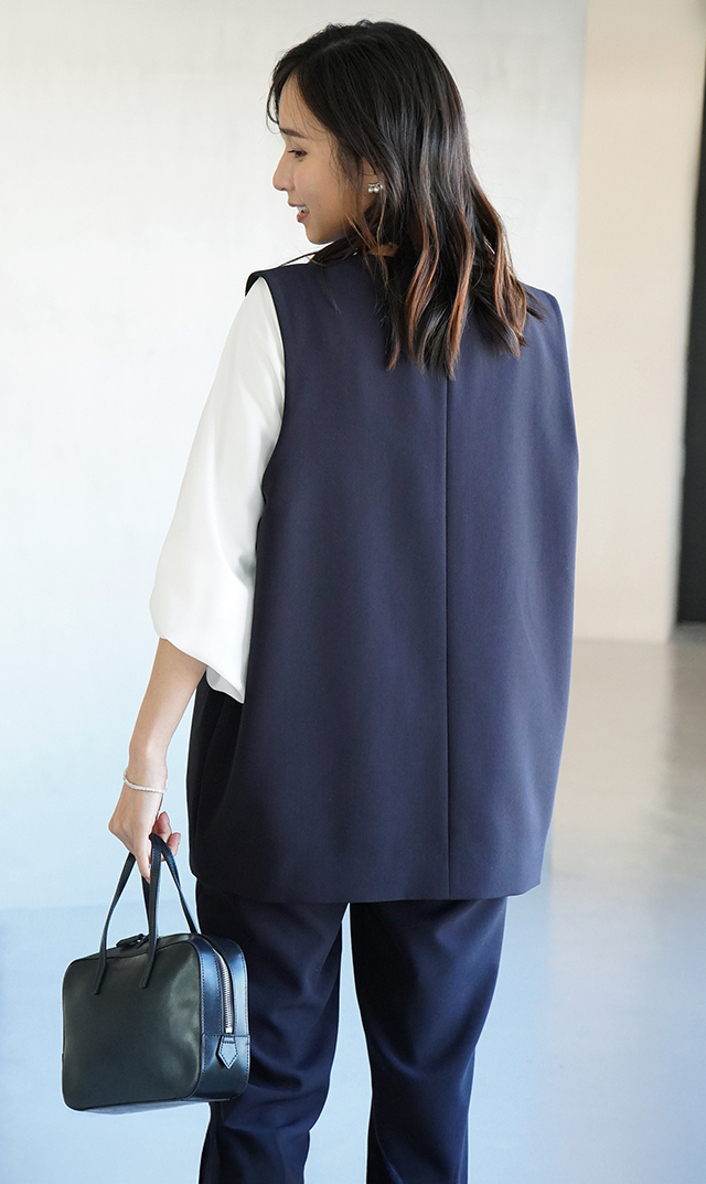 多機能素材コクーンジレ紺