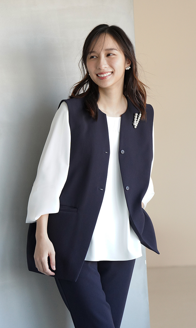 多機能素材コクーンジレ紺