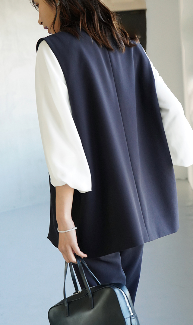 多機能素材コクーンジレ紺