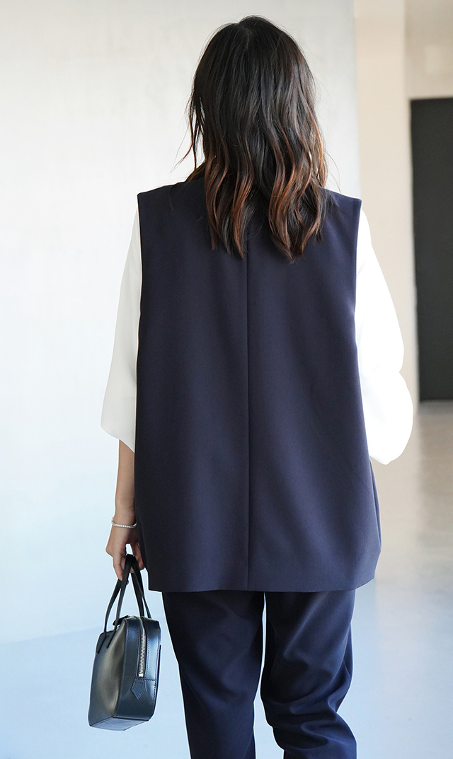 多機能素材コクーンジレ紺