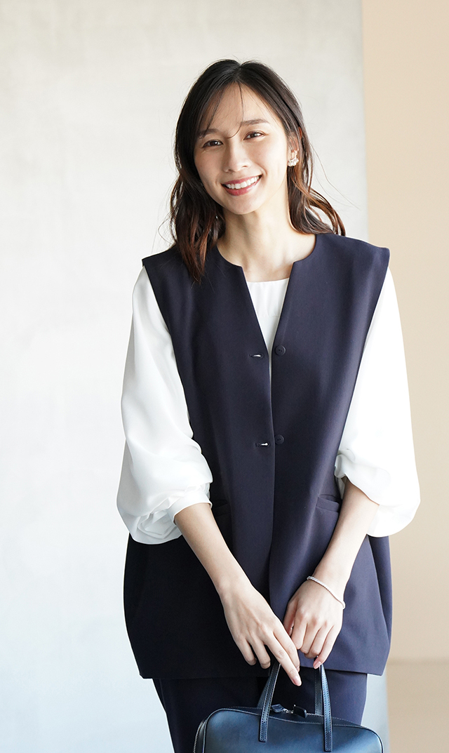 多機能素材コクーンジレ紺