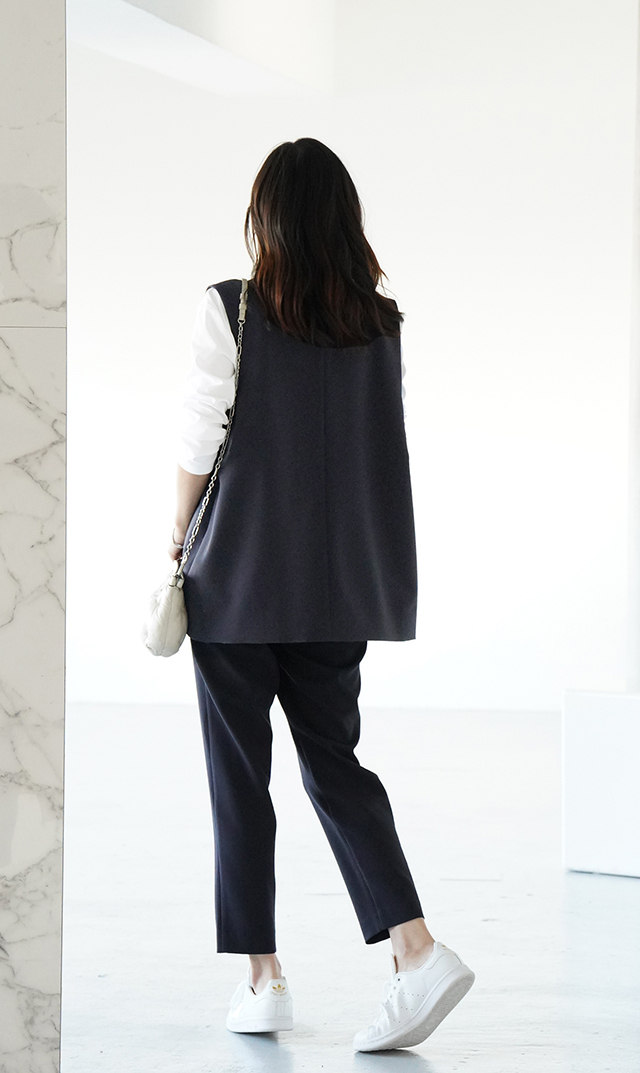 多機能素材コクーンジレ紺