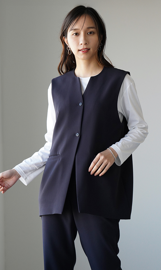 多機能素材コクーンジレ紺