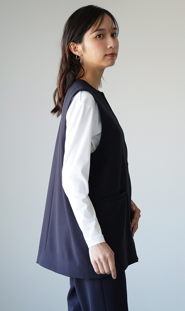 多機能素材コクーンジレ紺