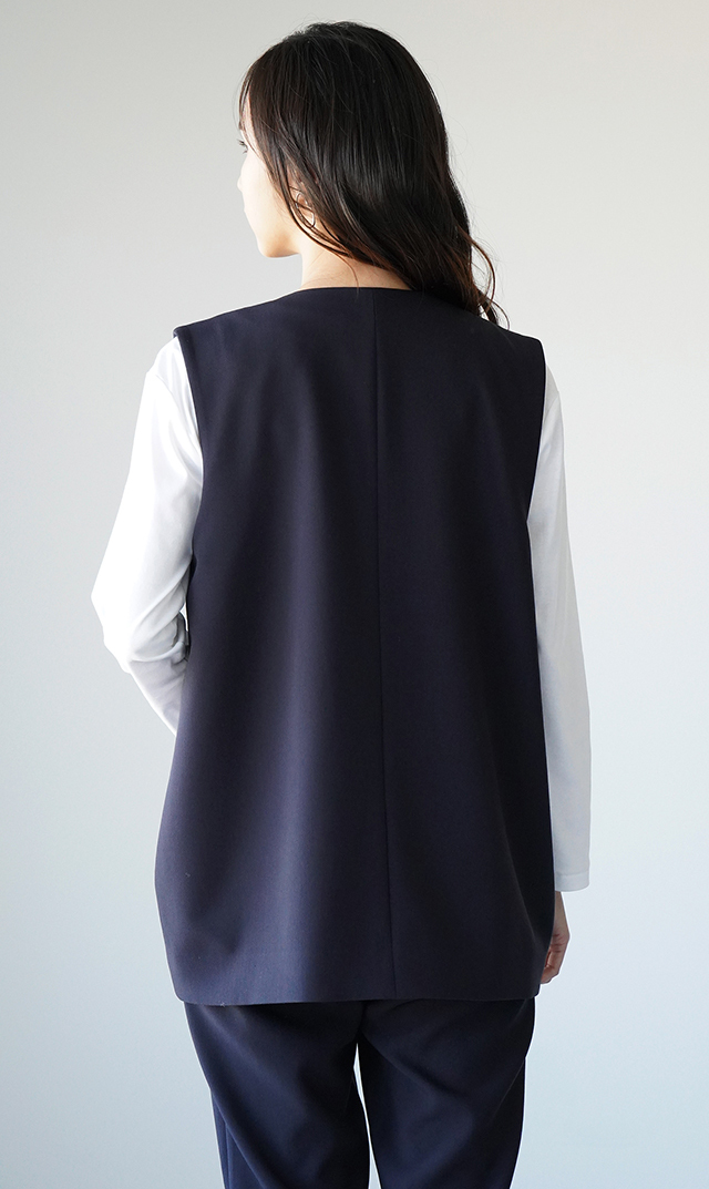 多機能素材コクーンジレ紺