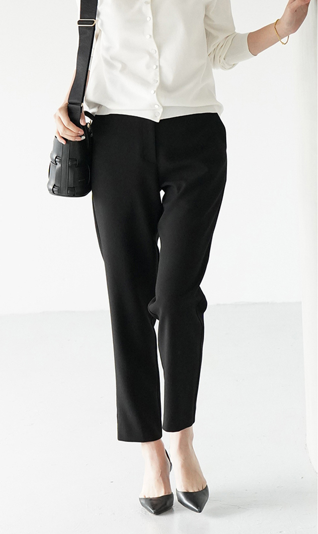 多機能素材テーパードパンツ黒