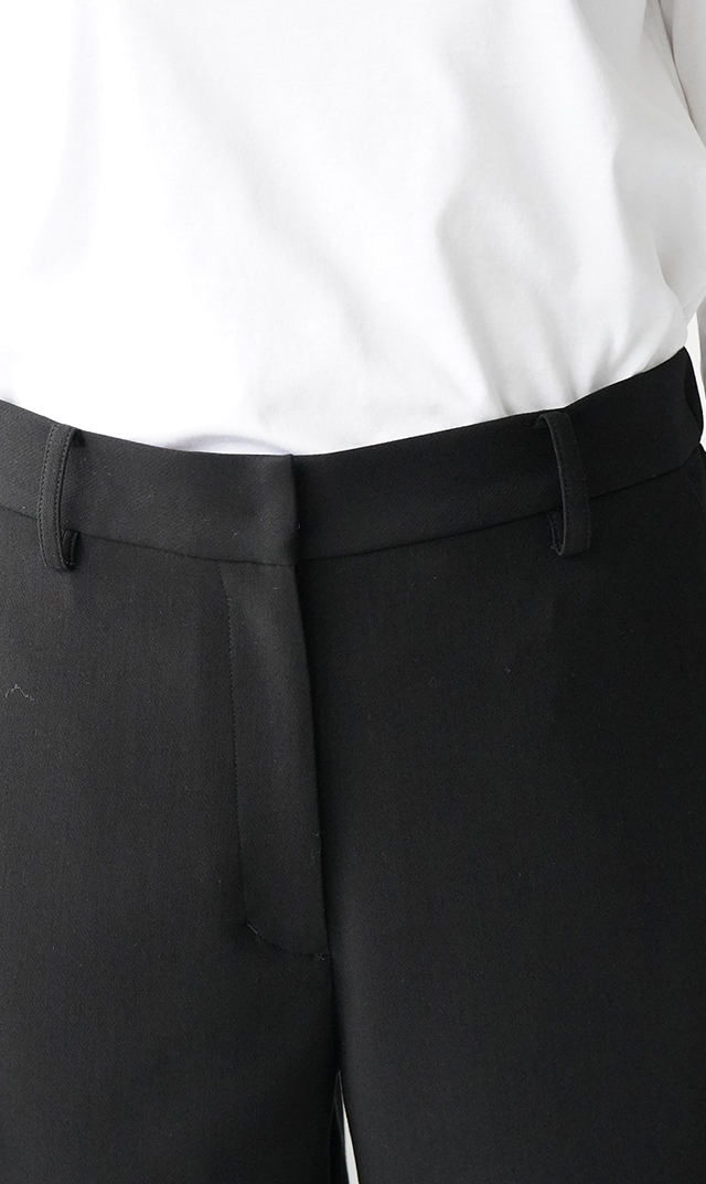 多機能素材テーパードパンツ黒