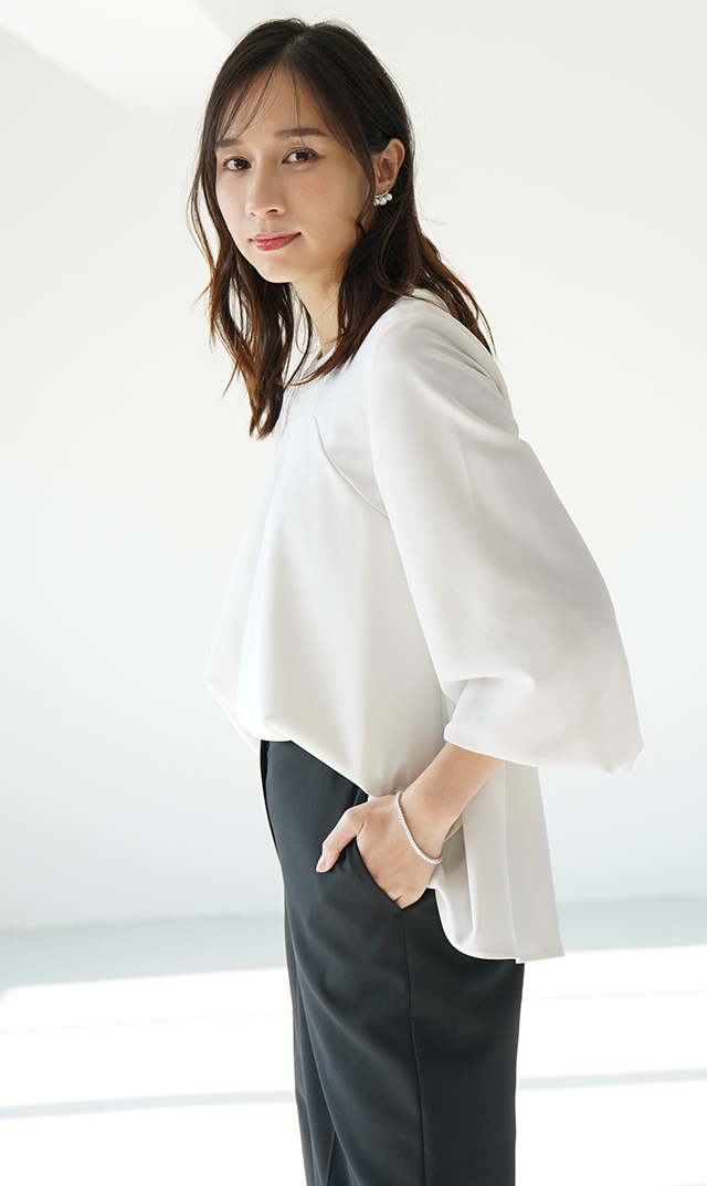多機能素材シアー×ツイルビスチェブラウス白
