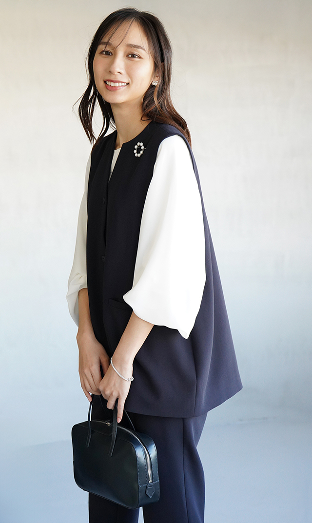 多機能素材シアー×ツイルビスチェブラウス白