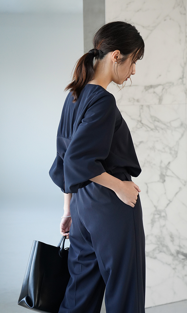 多機能素材シアー×ツイルビスチェブラウス紺