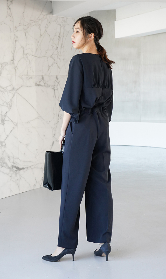 スタイリングいらずの便利なドッキングデザイン、シアー×ツイル素材の