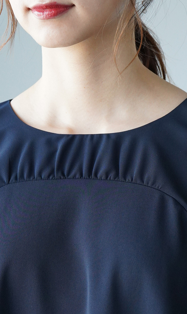 多機能素材シアー×ツイルビスチェブラウス紺