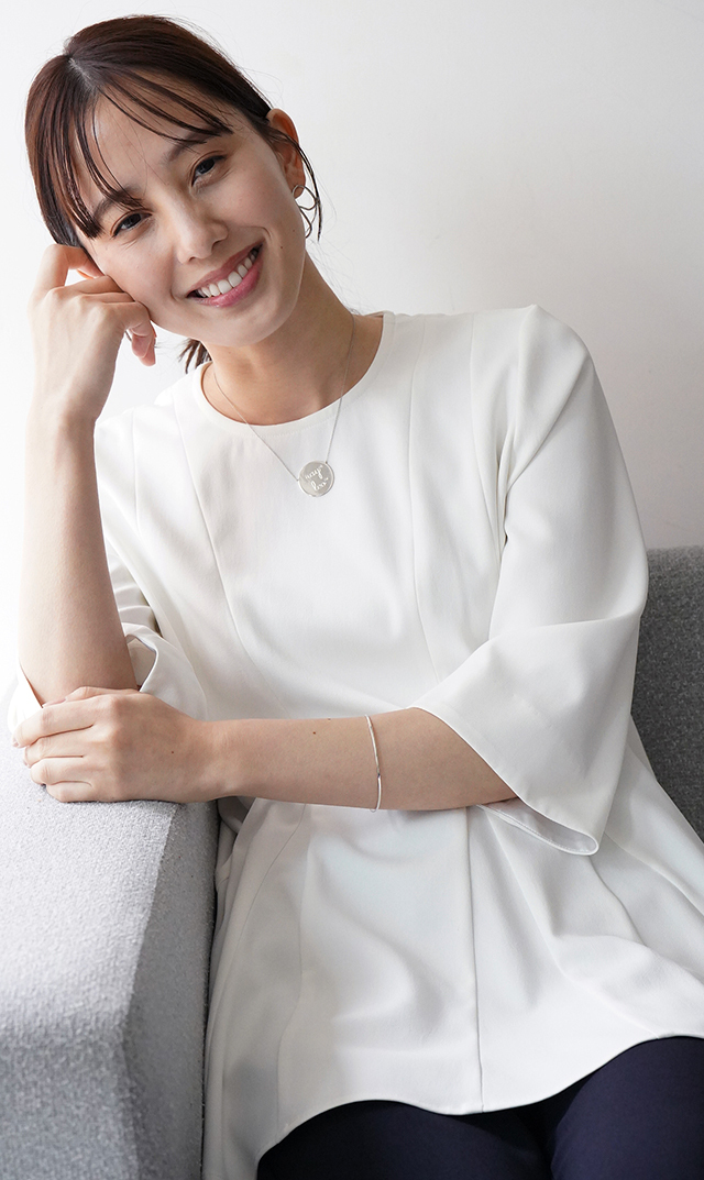 UVカットベルペプラムブラウス白