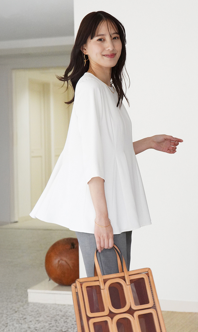 UVカットベルペプラムブラウス白