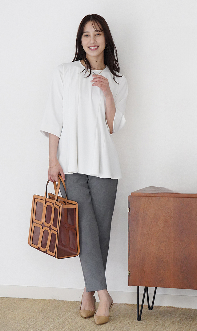 UVカットベルペプラムブラウス白