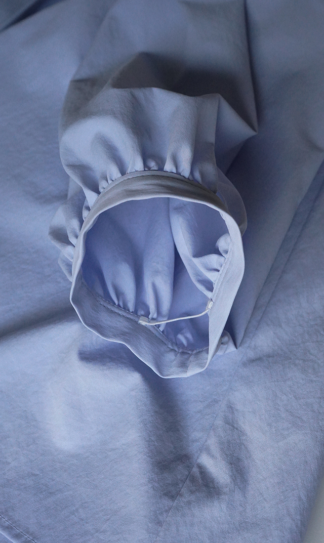 UVカット吸水速乾シャインタックリボンブラウス水色