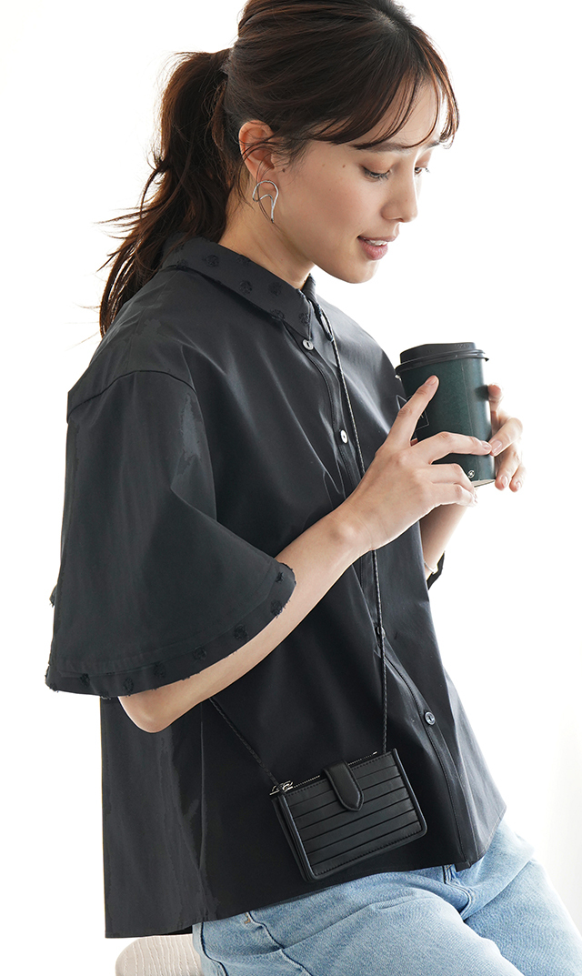 撥水素材５分袖襟付きブラウス黒