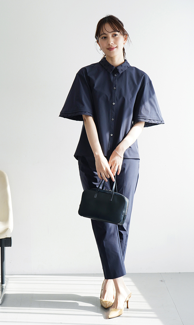 撥水素材５分袖襟付きブラウス紺