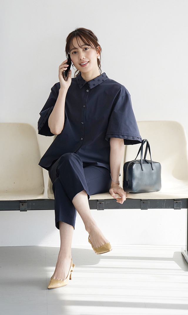 撥水素材５分袖襟付きブラウス紺