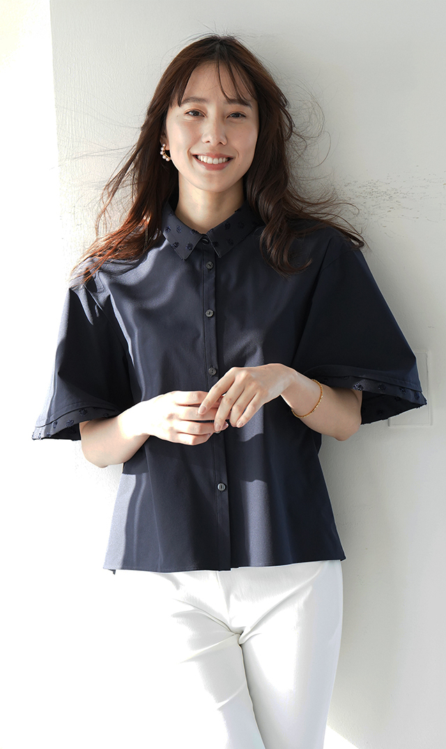 撥水素材５分袖襟付きブラウス紺