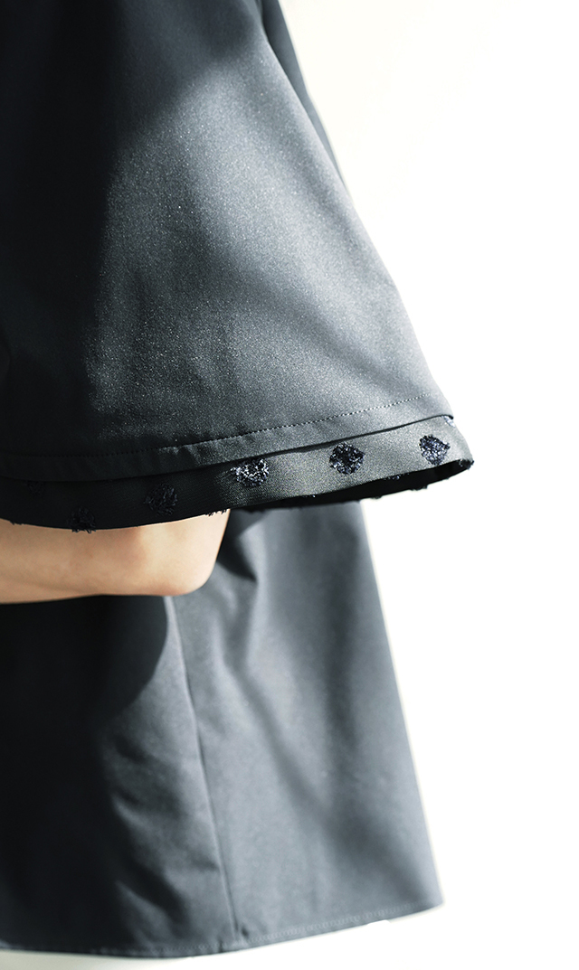 撥水素材５分袖襟付きブラウス紺