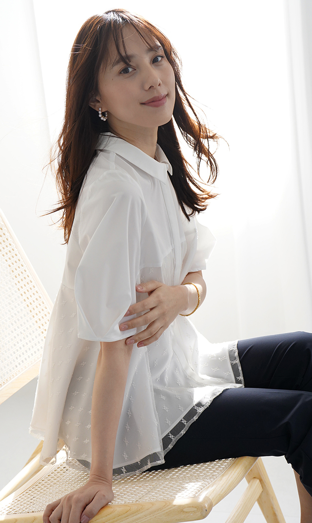 襟付きタックデザイン５分袖ブラウス白