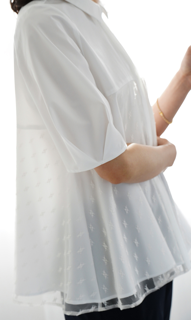 襟付きタックデザイン５分袖ブラウス白