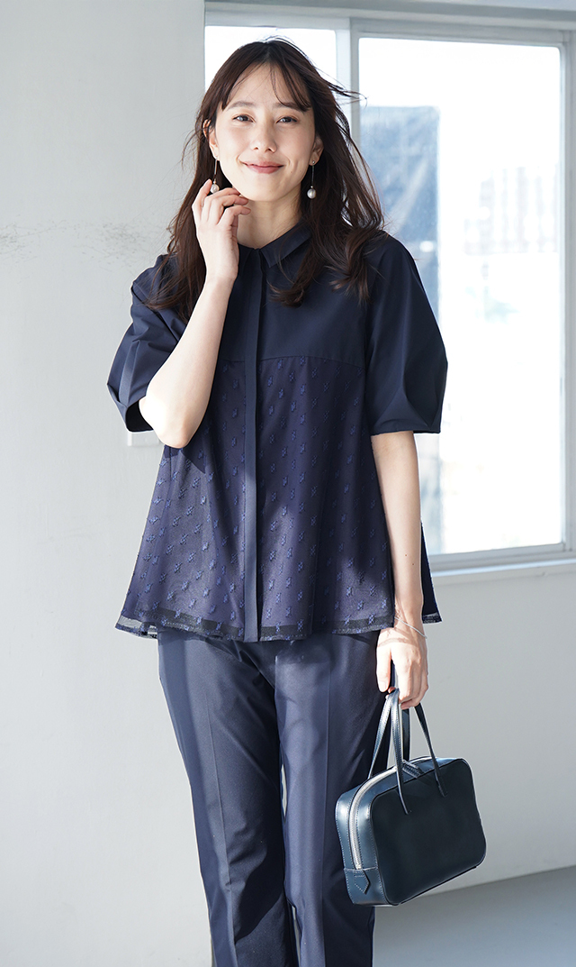 襟付きタックデザイン５分袖ブラウス紺