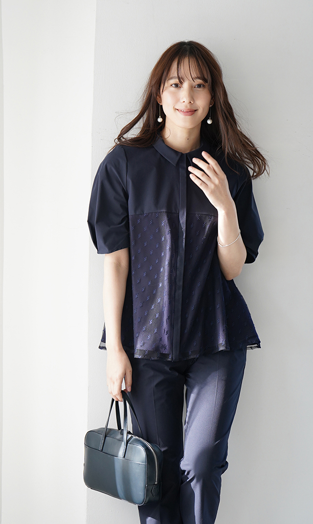 襟付きタックデザイン５分袖ブラウス紺