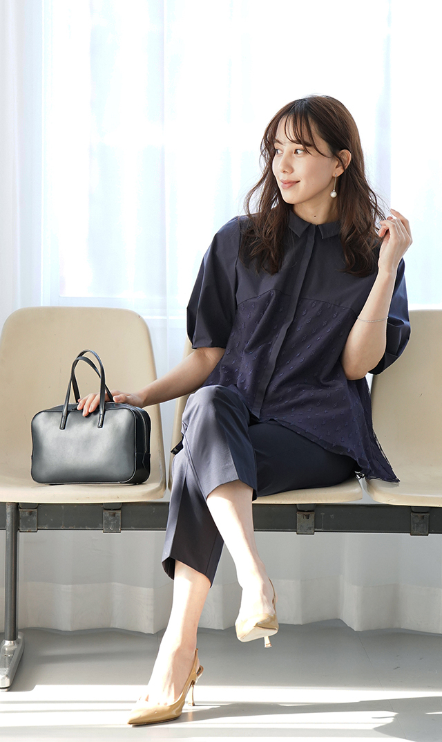 襟付きタックデザイン５分袖ブラウス紺