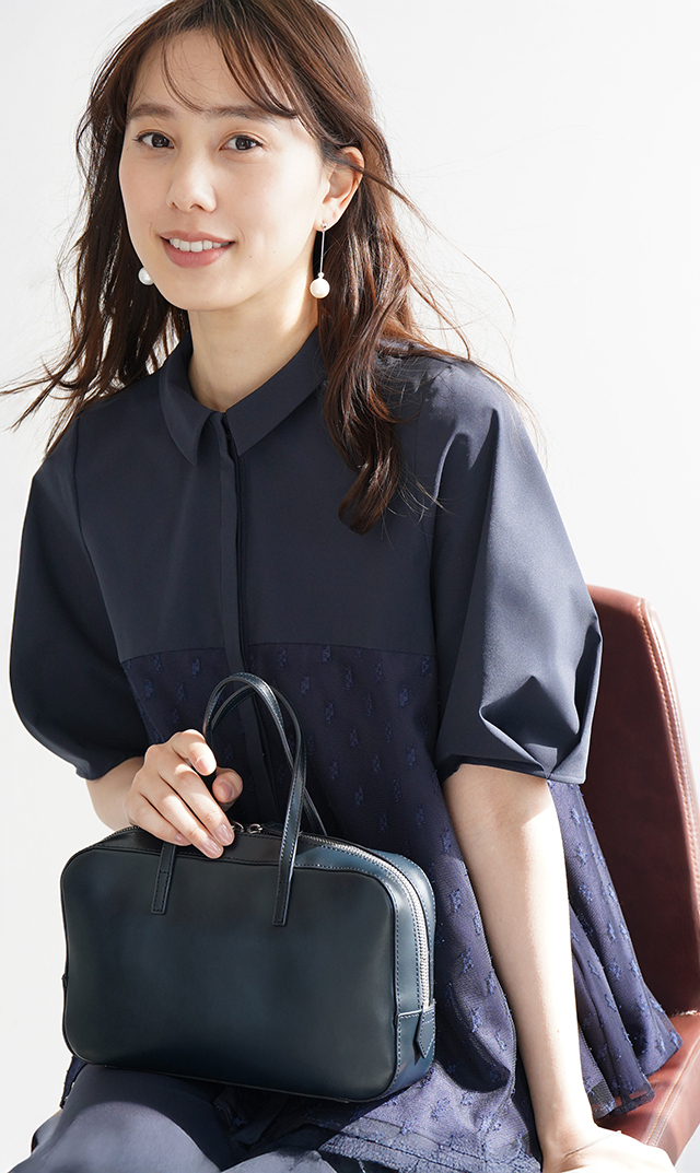 襟付きタックデザイン５分袖ブラウス紺