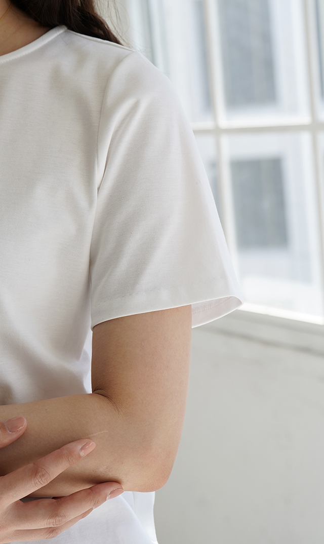 UVカット・接触冷感スローンTシャツ白