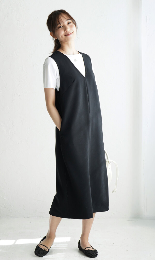 シワ防止・ストレッチ素材アヴァジャンパースカート黒