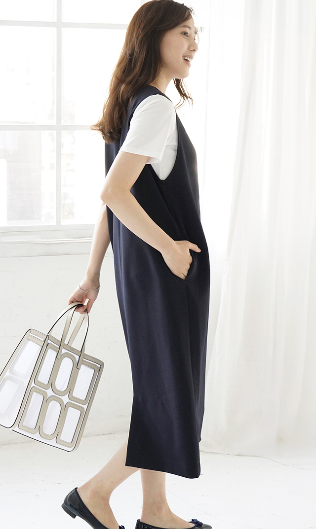 シワ防止・ストレッチ素材アヴァジャンパースカート紺