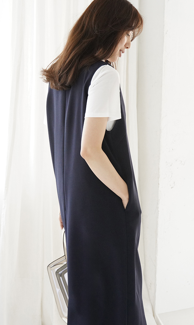 シワ防止・ストレッチ素材アヴァジャンパースカート紺