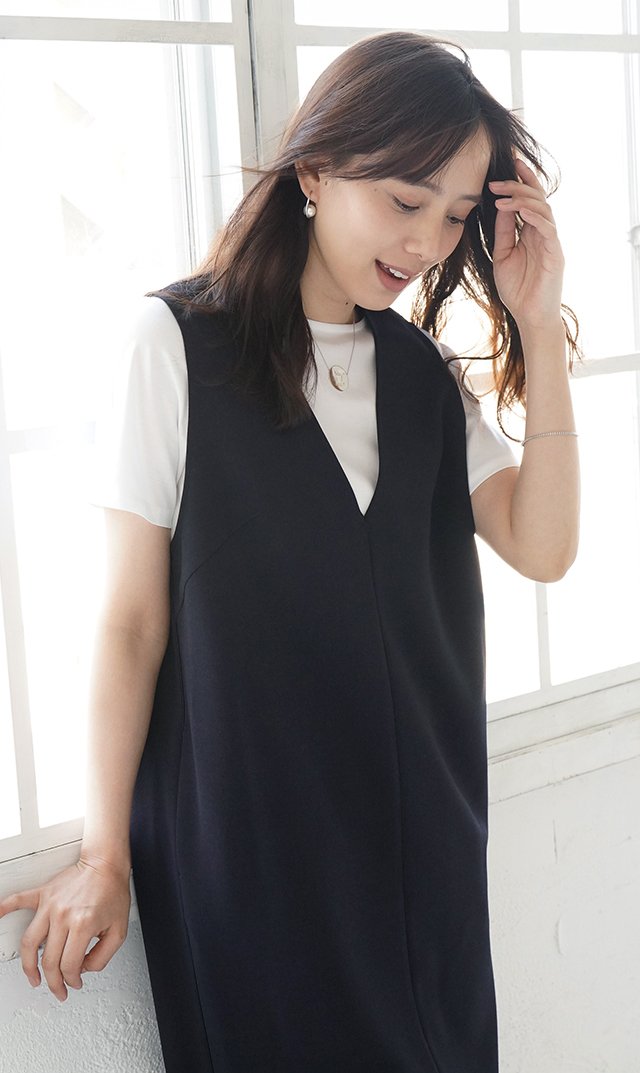 シワ防止・ストレッチ素材アヴァジャンパースカート紺