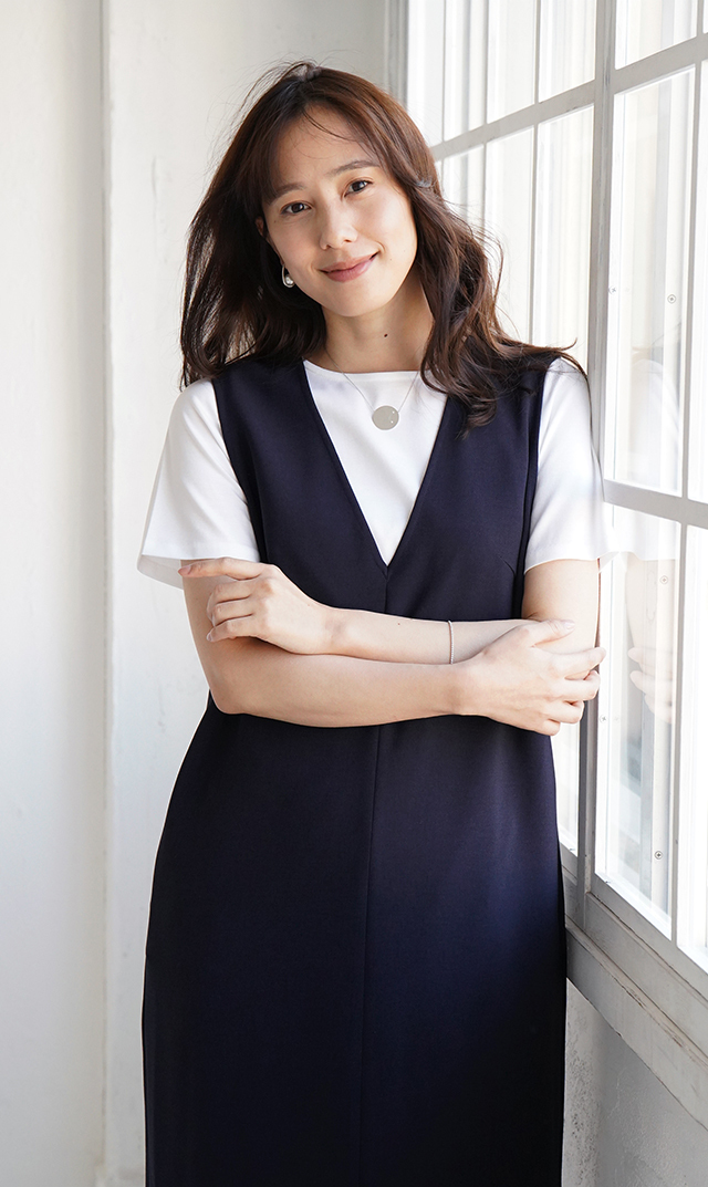 シワ防止・ストレッチ素材アヴァジャンパースカート紺