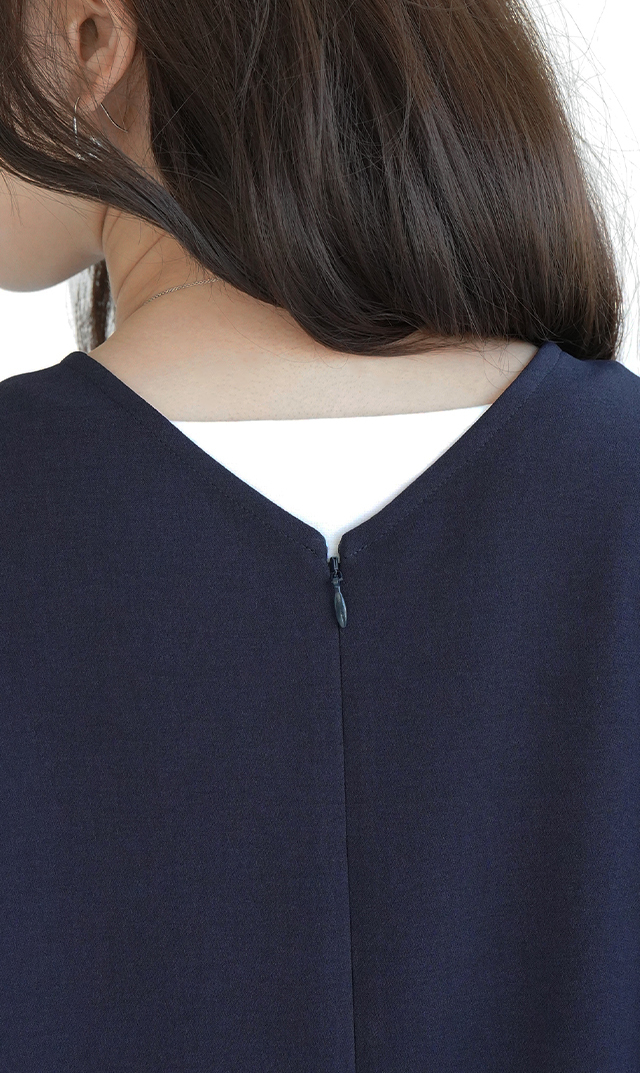 シワ防止・ストレッチ素材アヴァジャンパースカート紺