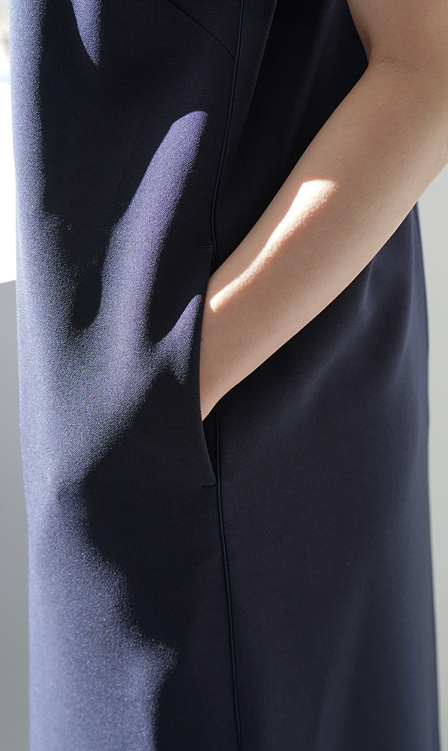 シワ防止・ストレッチ素材アヴァジャンパースカート紺