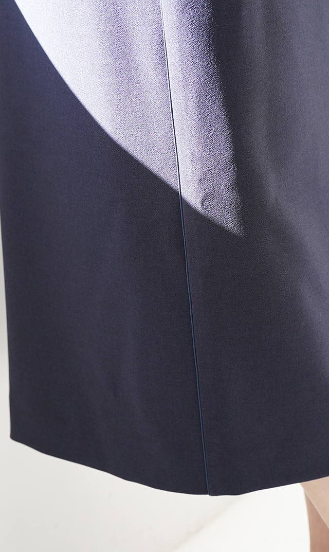 シワ防止・ストレッチ素材アヴァジャンパースカート紺