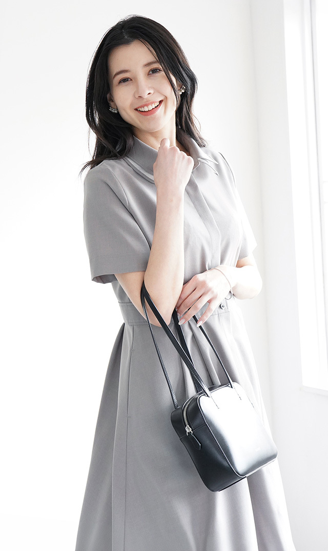 爽やかな素材で軽やかに着こなせる、洗練された存在感をもたらす大人の