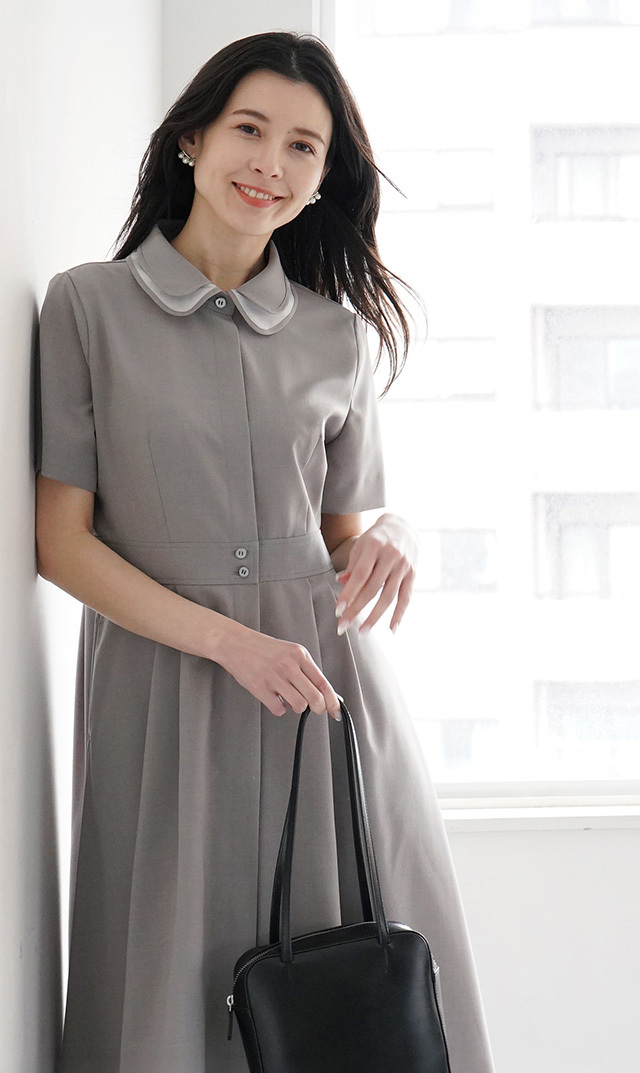爽やかな素材で軽やかに着こなせる、洗練された存在感をもたらす大人の