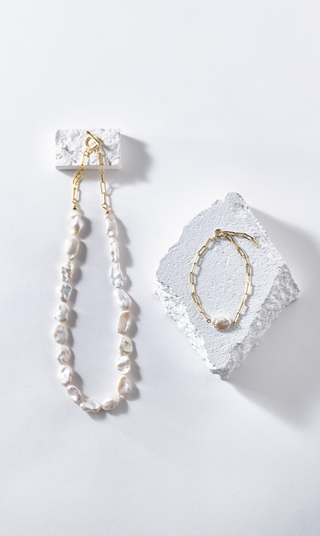 ヴィリーナアクセサリーから、スタイリングに華を添えるバロックパール  