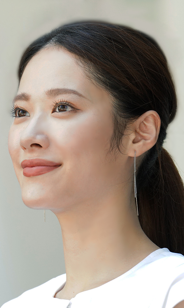 動くたびに揺れる繊細な輝きが、フェミニンで洗練された印象の